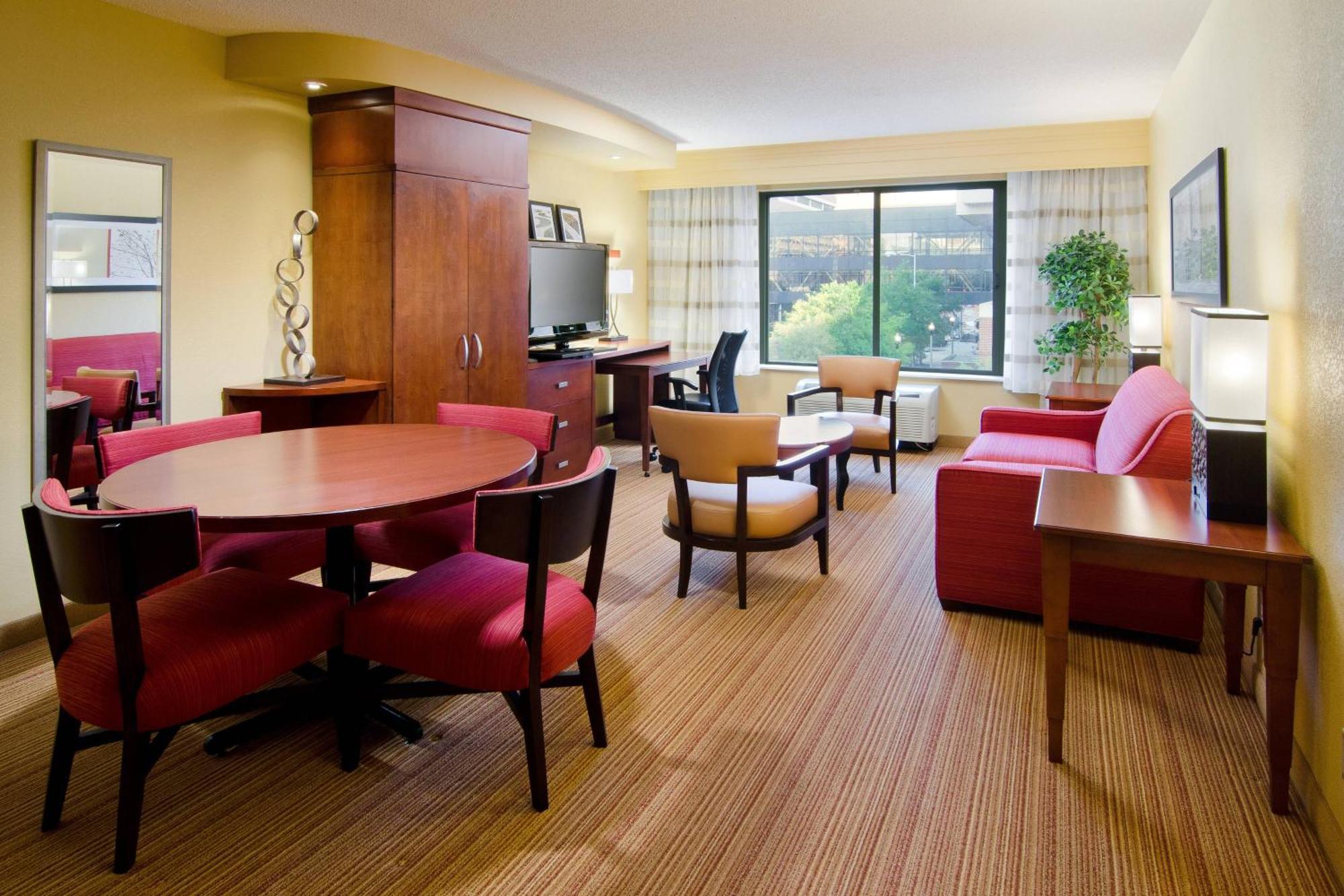 Courtyard By Marriott Birmingham Downtown At Uab Hotel Ngoại thất bức ảnh