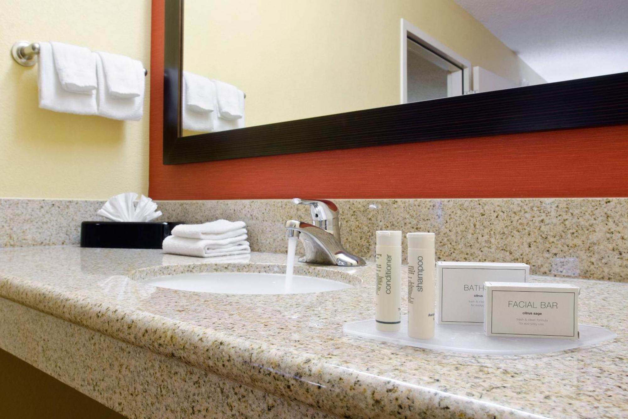 Courtyard By Marriott Birmingham Downtown At Uab Hotel Ngoại thất bức ảnh